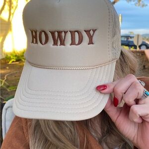 Beige 'Howdy' Trucker Hat
